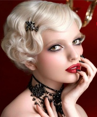 dark blonde bob