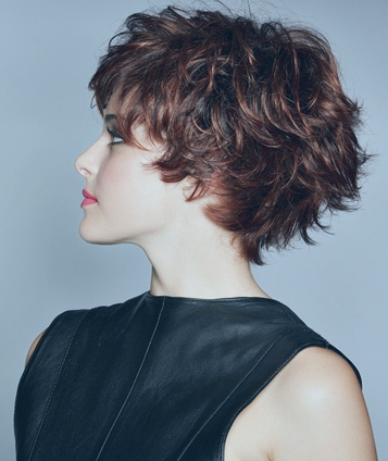 messy wavy pixie cut