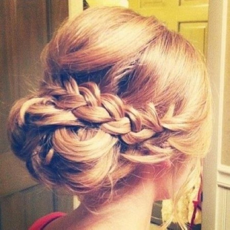 messy bun wedding hair
