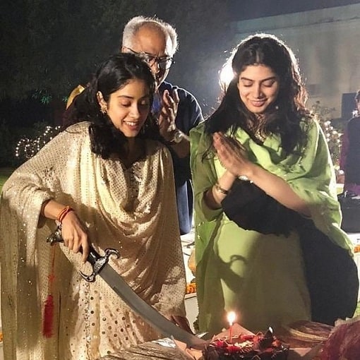 janhvi kapoor pics
