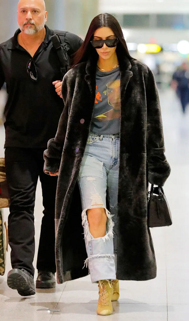 Kim Kardashian’s Beautiful Airport Look