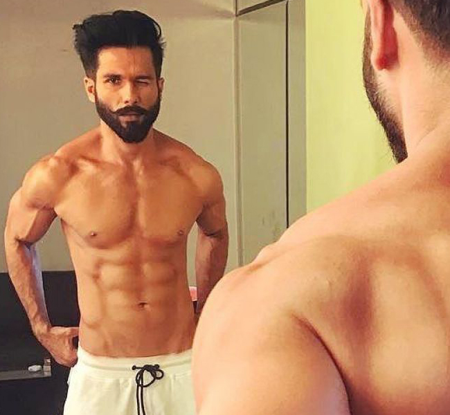 Shahid Kapoor six Pack Abs