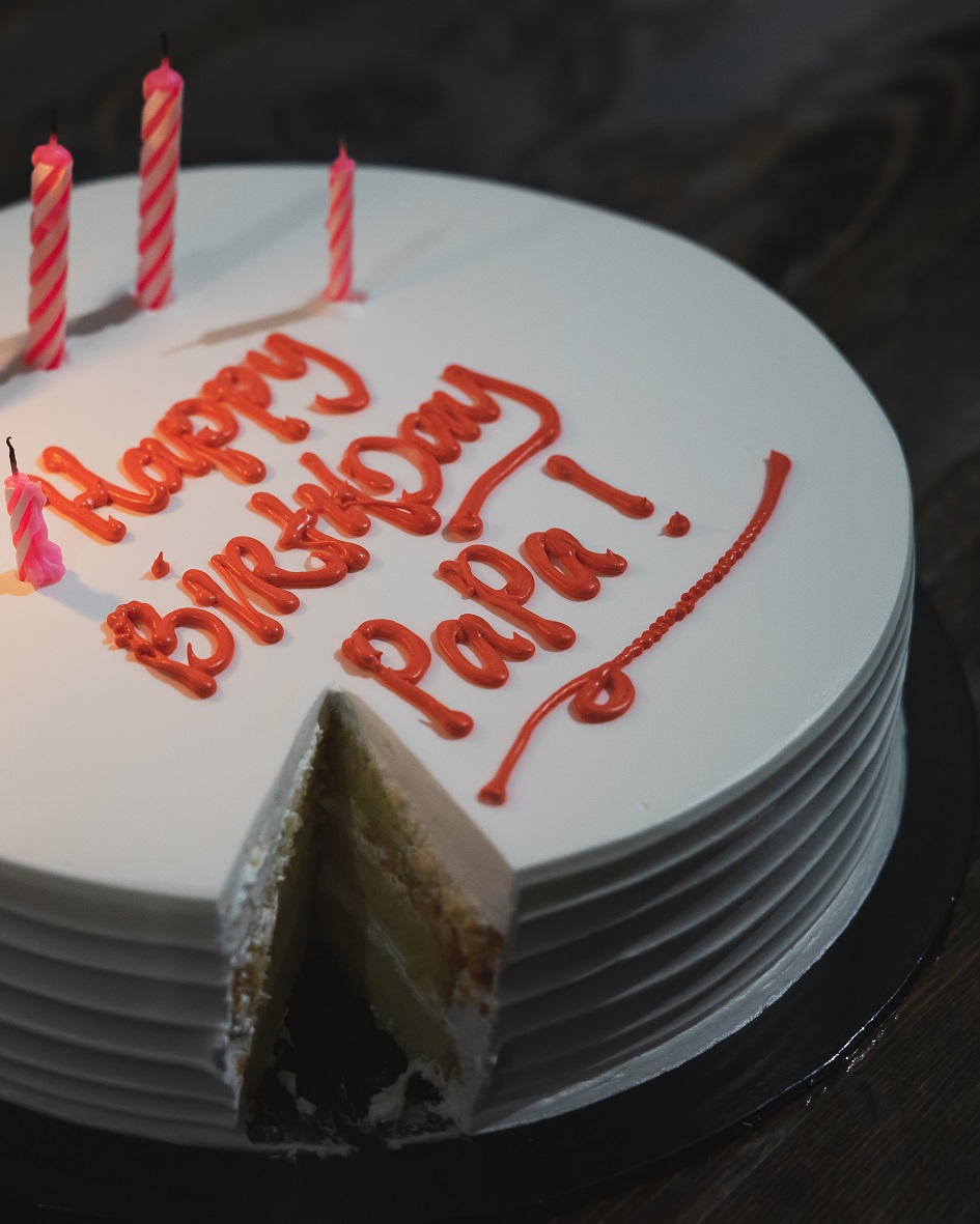 Birthday,cake,for,dad,written,"happy,birthday,papa",on,the