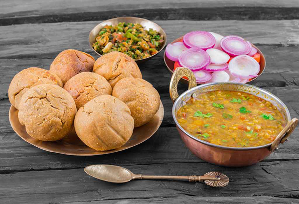 Street food in pune at night