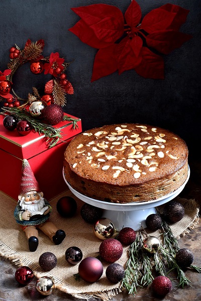 elegant fruit cake design 