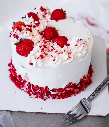 Easy Strawberry Vanilla Cake Design
