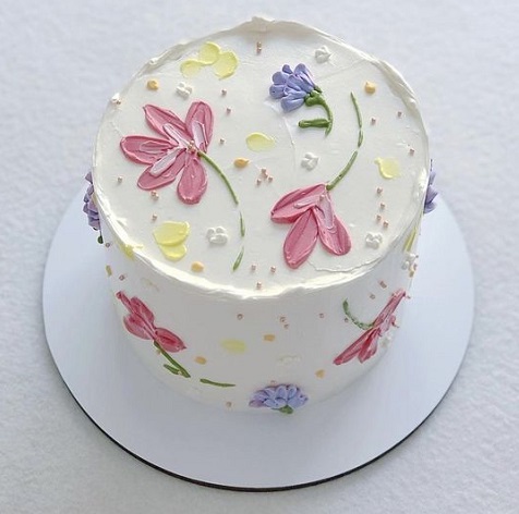 Elegant Cake In Small Size
