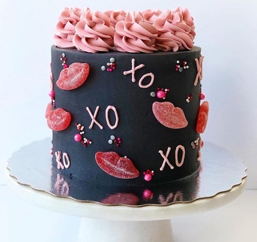 Hugs And Kisses Cake Design