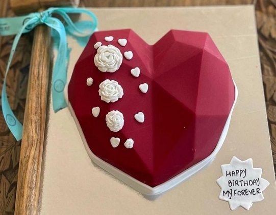 Pinata Heart Shaped Cake Design