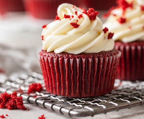 simple red velvet cake design 