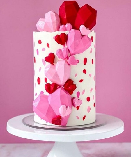 Valentine’s Day Cake With Chocolate Hearts