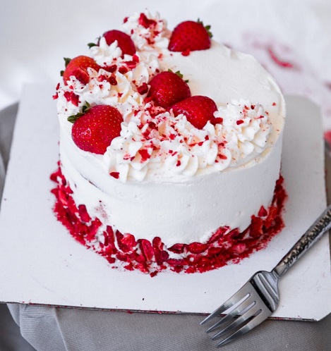 cake designs strawberry flavour 
