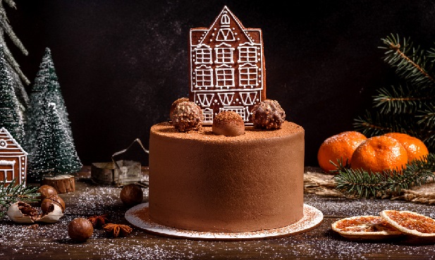 Xmas Cake With Cookie Decoration