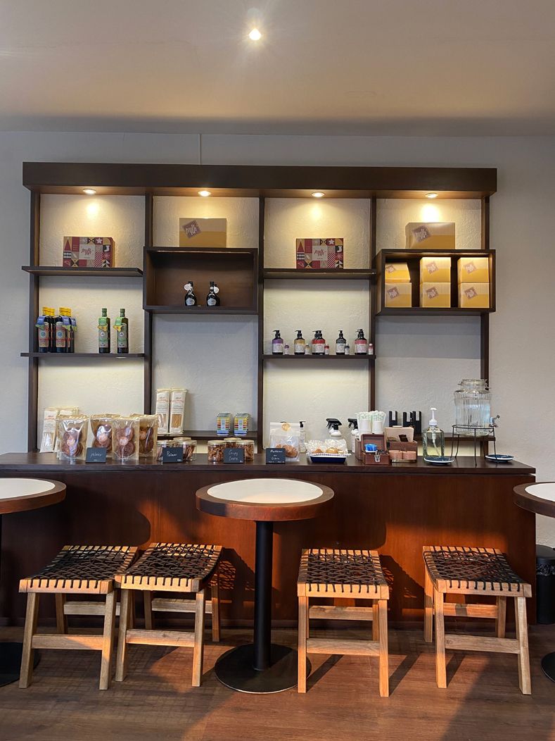 Contemporary Bar Design