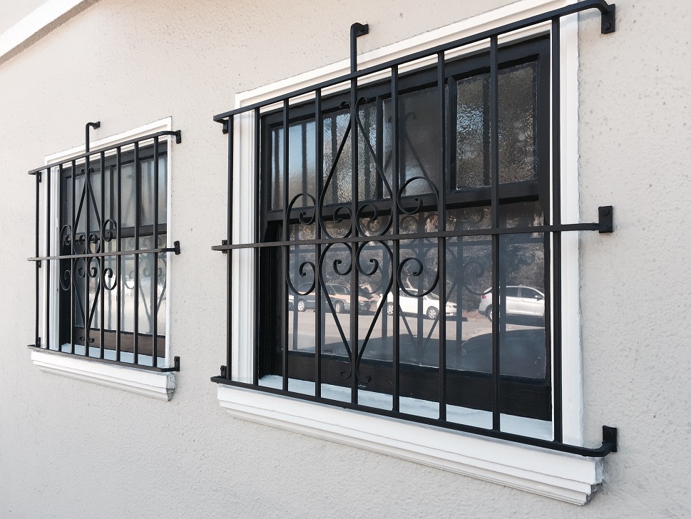 Windows,with,grill,steel