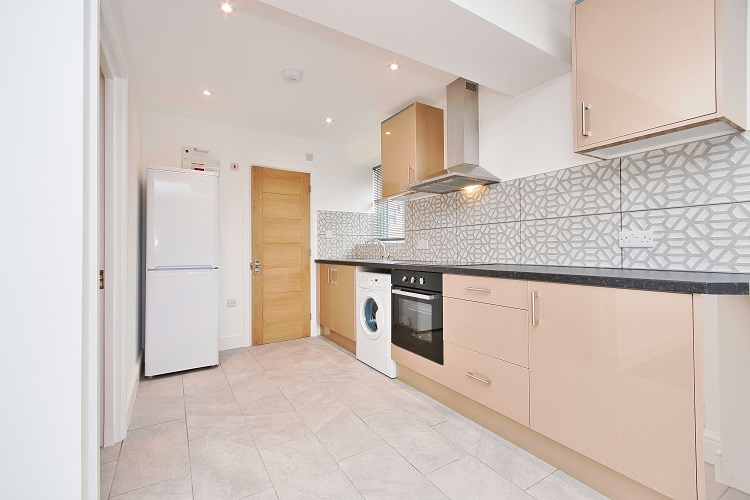 L-shaped Lounge and Kitchen