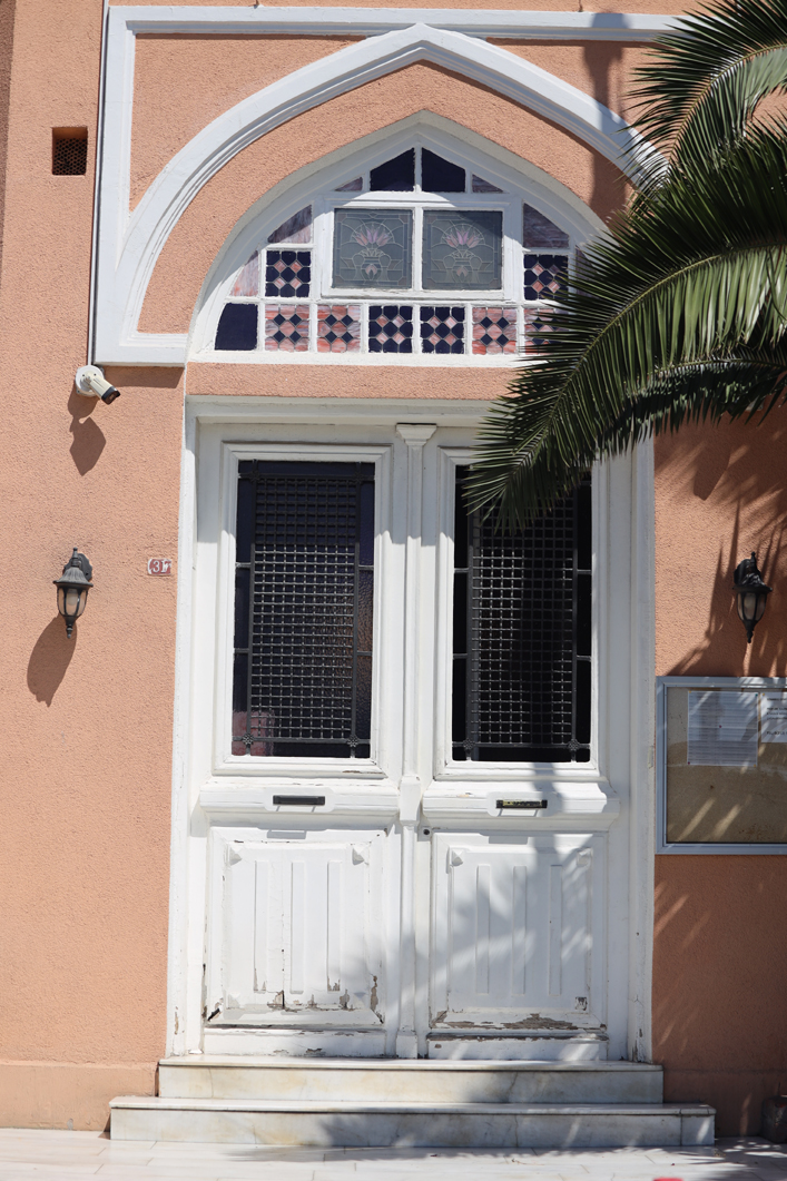 Whitewood Double Door With Mesh