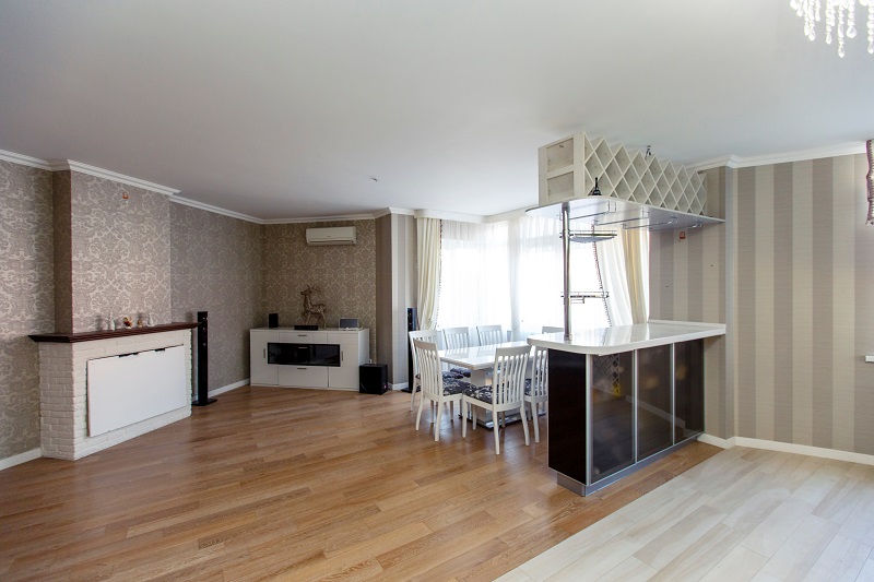 Large,kitchen Living,room,in,classic,style,and,beige,houses,in