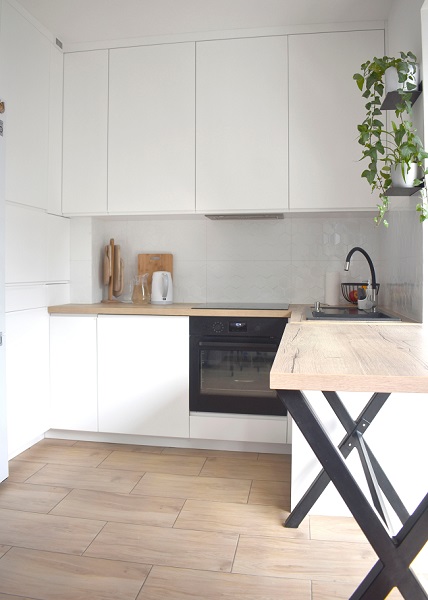 Cute U-type Kitchen Design