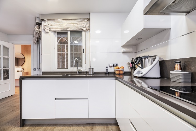 Corner L-shaped Kitchen Design