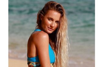Bikini Waves: 20 Hottest Surfing Models in Beach 2025