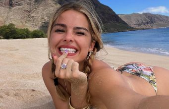 15 Hottest Addison Rae Bikini Snaps Going Viral 2025